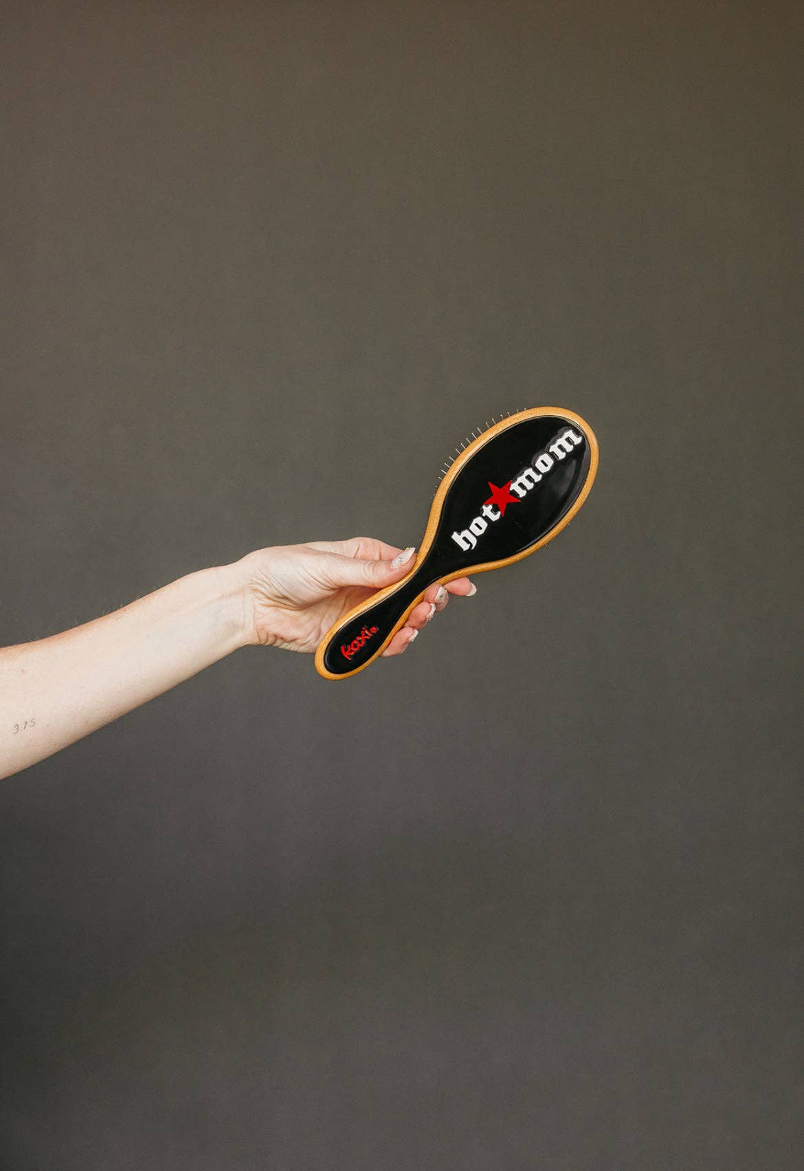 HOT MOM HAIR BRUSH + MIDI CLAW SET