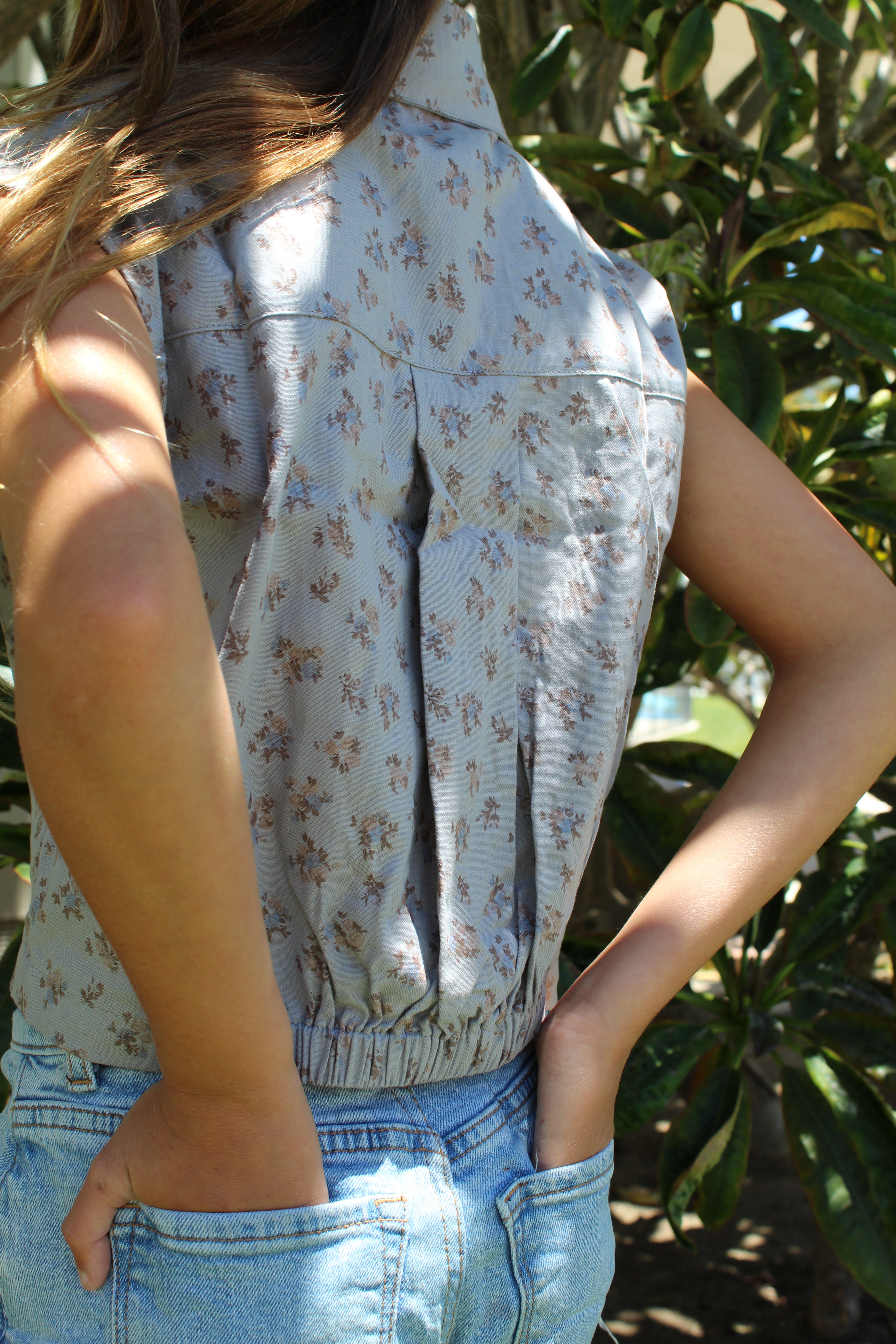 TWEEN GIRLS BUTTON UP CROPPED SHIRT